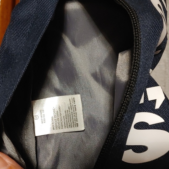 Levi's Unisex Sling Crossbody Belt Bag - Picture 7 of 10